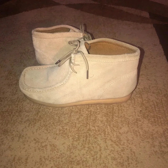 Travel guide/suede shoes sz 8 - Picture 1 of 5